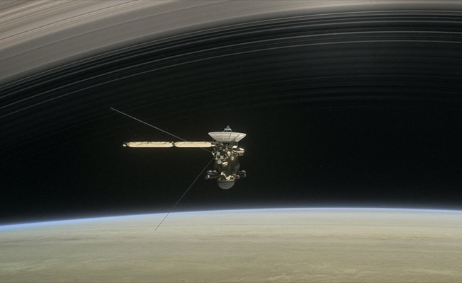 Cassini Satürn'e en yakın geçişini yaptı