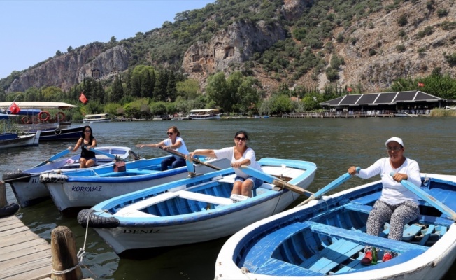 Dalyan Kanalı'nın kürek çeken kadınları