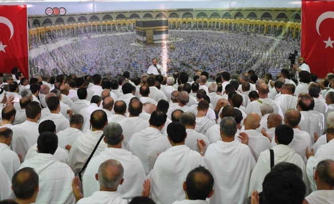 Hacı adayları Arafat vakfesinde duaya durdu