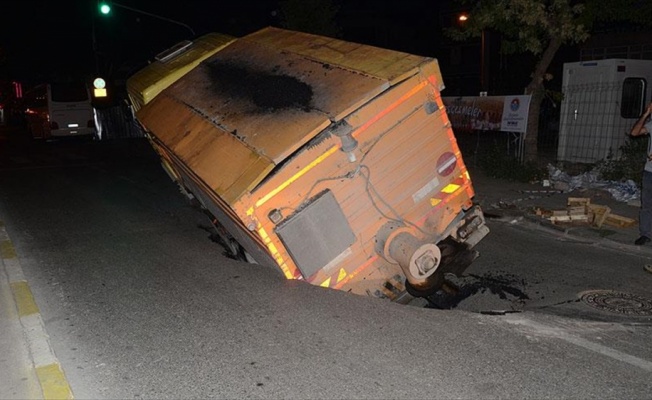 Maltepe'de yolda göçük