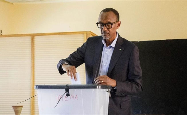 Ruanda'da Kagame önde