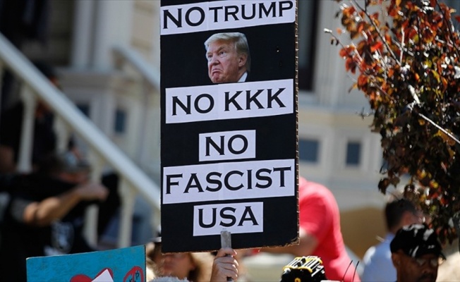 San Francisco'da ırkçılar ve Trump protesto edildi