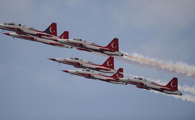 Türk Yıldızları Maçka şehitleri anısına uçtu