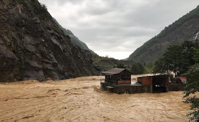 Rize'de bazı ilçelerde eğitime şiddetli yağış engeli