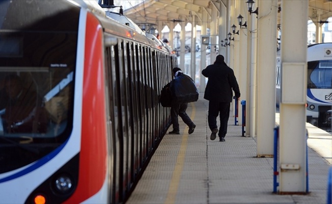 Banliyö hatları Ankara'da bu yıl, İstanbul'da 2018'de açılacak