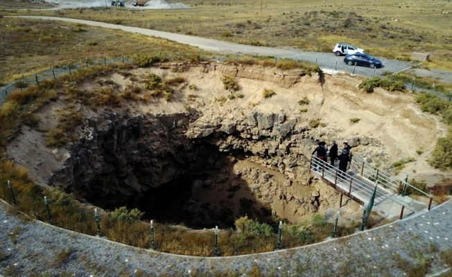 Doğunun dev çukuru turistleri cezbediyor