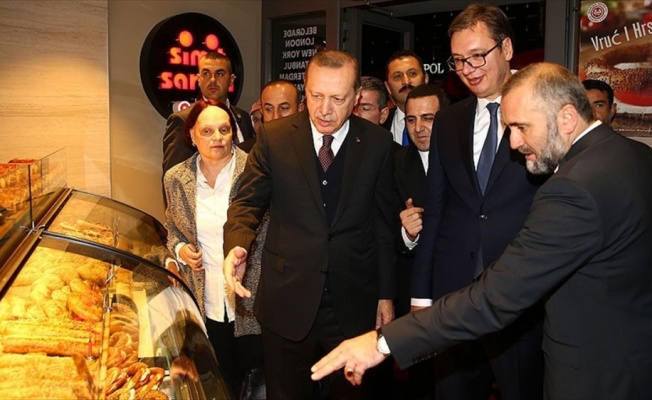 Erdoğan ile Vucic Belgrad'da Simit Sarayı'nı ziyaret etti