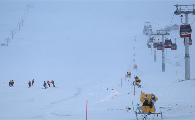 Erciyes'te kayak sezonu açıldı