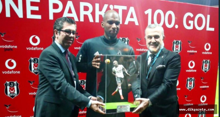 Beşiktaş, Vodafone Park'taki 100. golünü kutladı