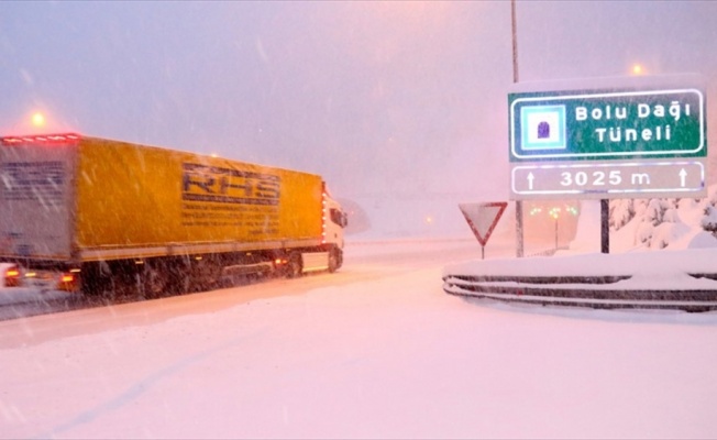 Bolu Dağı'nda tırların geçişine izin verilmiyor