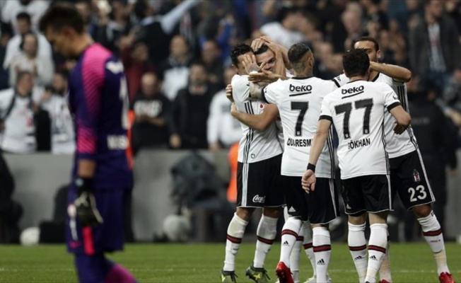 Yılın son derbisinde kazanan Beşiktaş -Maçtan önemli dakika, not ve yorumlar-