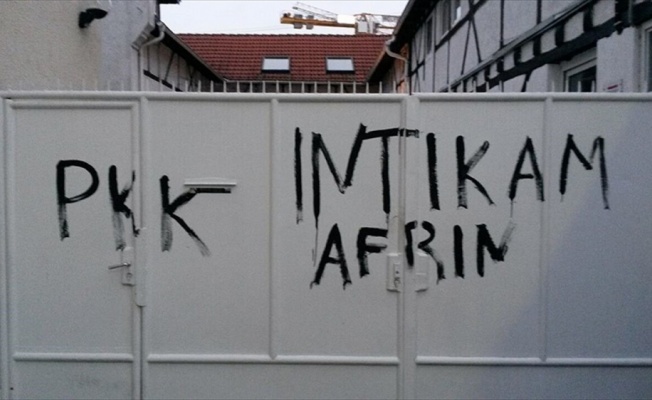 Almanya'da PYD/PKK yandaşları camiye saldırdı