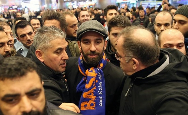 Arda Turan, Medipol Başakşehir için İstanbul'da