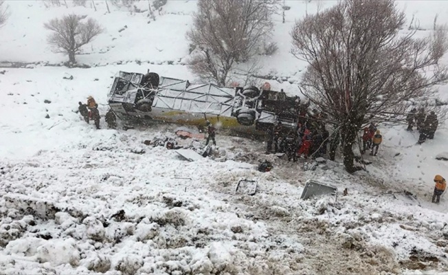 Muş'ta yolcu otobüsü devrildi: 6 ölü