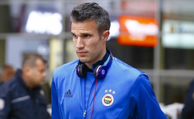 Van Persie imzayı atıyor