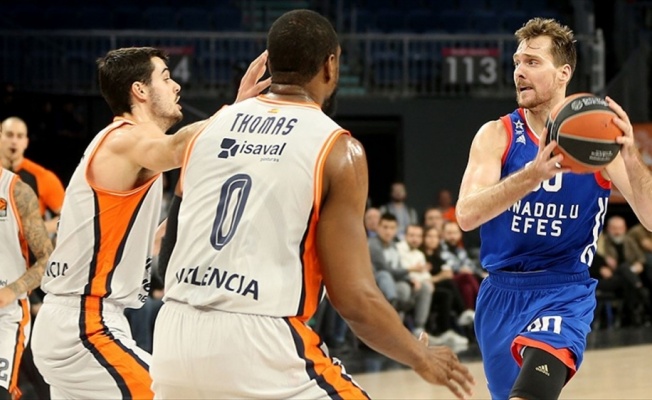 Anadolu Efes, Valencia'yı farklı geçti