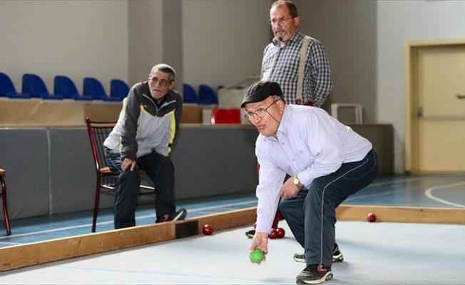 Huzurevi sakinleri 'bocce' ile zinde kalıyor