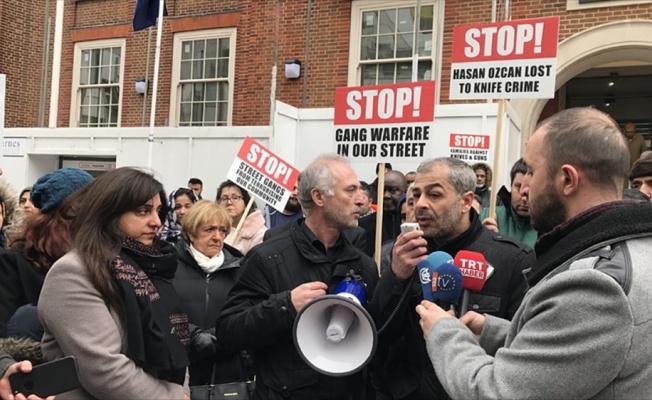 Londra'da Türk gencinin bıçaklı saldırıda öldürülmesine tepki