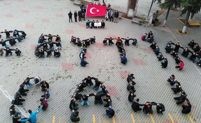 Öğrencilerden Zeytin Dalı Harekatı koreografisi