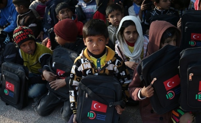 Türk STK'lerden Pakistanlı öğrencilere yardım