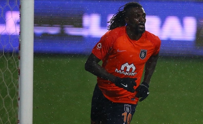 Adebayor yıllara meydan okuyor