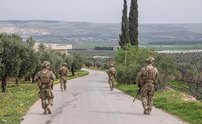 Afrin'de halk 18 teröristi TSK'ya teslim etti