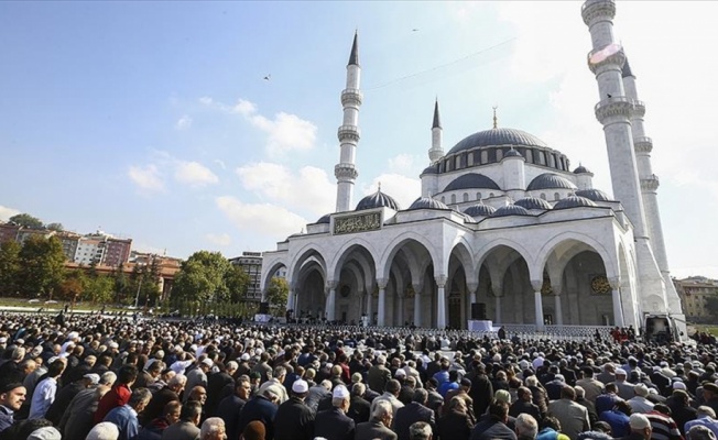 'Cuma Müslümanların birbirinin farkında olduğu gündür'