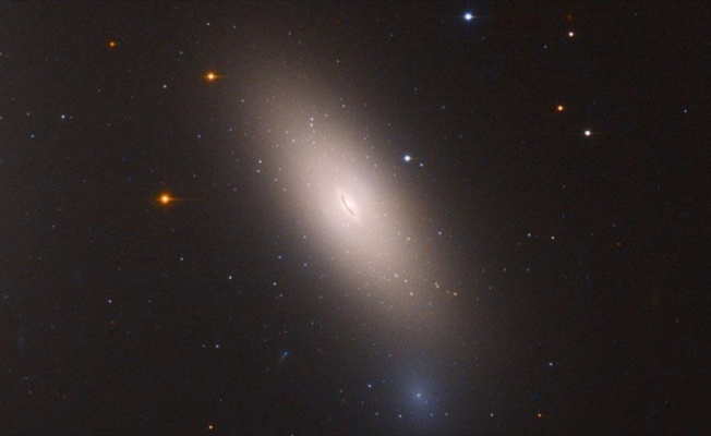 Hubble, Perse Takımyıldızı'ndaki “kalıntı galaksiyi“ görüntüledi