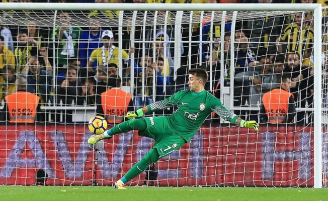 Muslera Terim'le kendini buldu