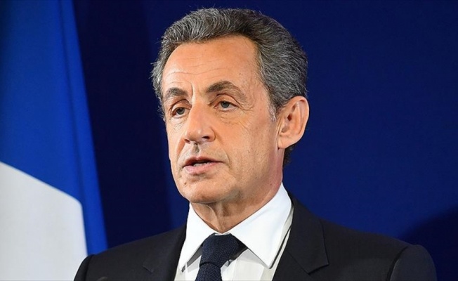 Sarkozy geceyi evinde geçirdi