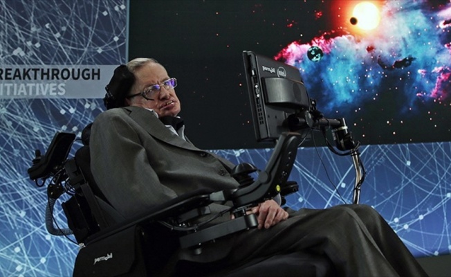 Stephen Hawking öldü