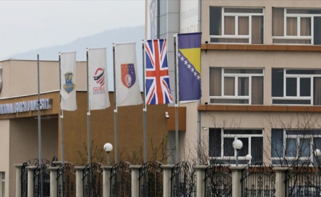 Bosna Hersek'teki FETÖ okullarında 'İngiliz' bayrağı