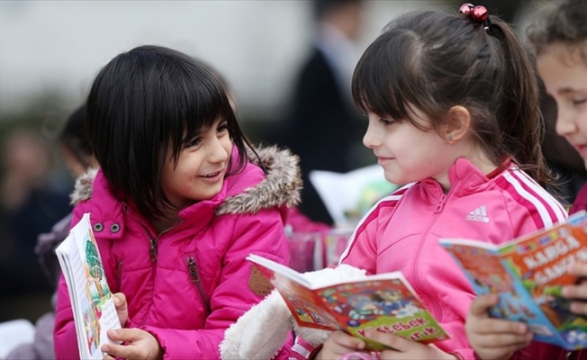 Çocuklara 'az ödev çok kitap' önerisi