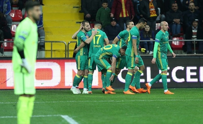 Fenerbahçe, Kayseri'de farklı kazandı