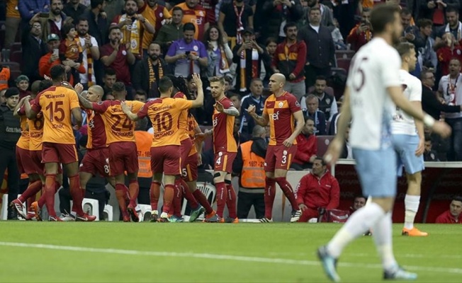 Galatasaray zirveyi bırakmadı