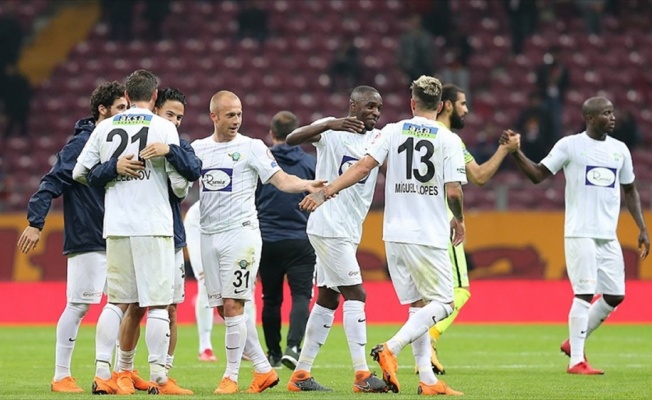 Akhisarspor ilk peşinde