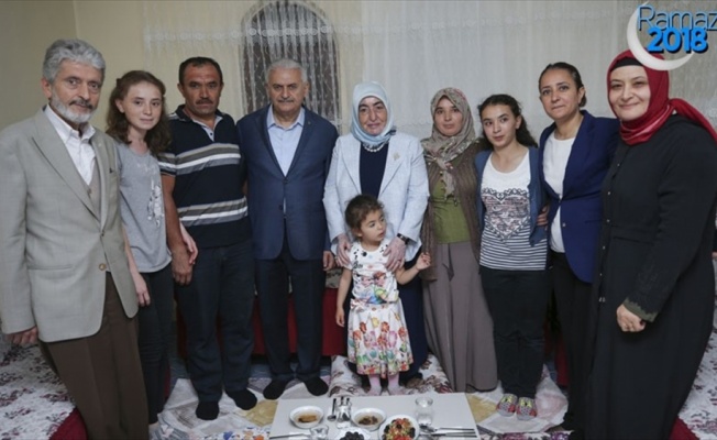 Başbakan Yıldırım vatandaşla iftar yaptı