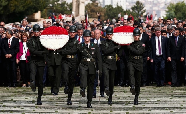 CHP'nin cumhurbaşkanı adayı İnce Anıtkabir'i ziyaret etti