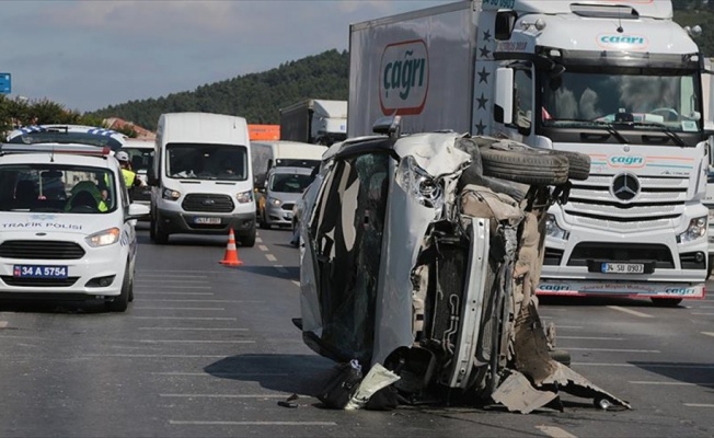 Bayram tatilinin ilk gününde trafik kazaları can aldı