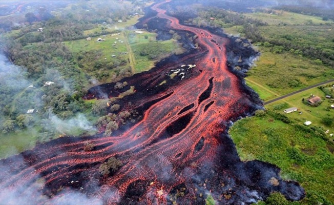 Hawaii'de lavlar 600'den fazla evi kül etti