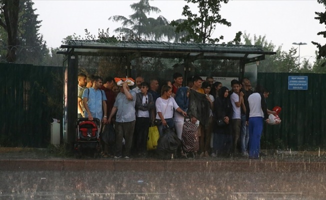 İstanbul'da sağanak hayatı olumsuz etkiliyor