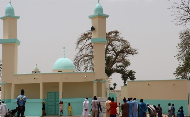 Senegal'de 700 kişinin Müslüman olduğu köy camisine kavuştu