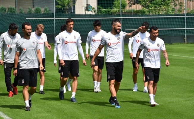 Beşiktaş'ta Negredo takımdan ayrı çalıştı