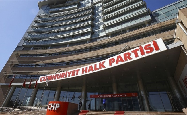 CHP'de 'değişimin' hangi yönde olacağı tartışılıyor