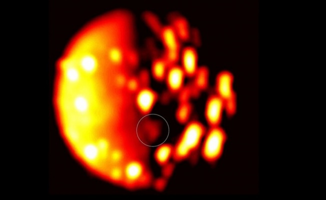 Juno Jüpiter'in uydularından İo'da yanardağ olduğunu belirledi