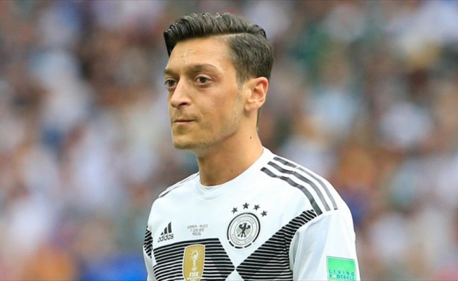 Mesut Özil'e "açıklama yap" baskısı