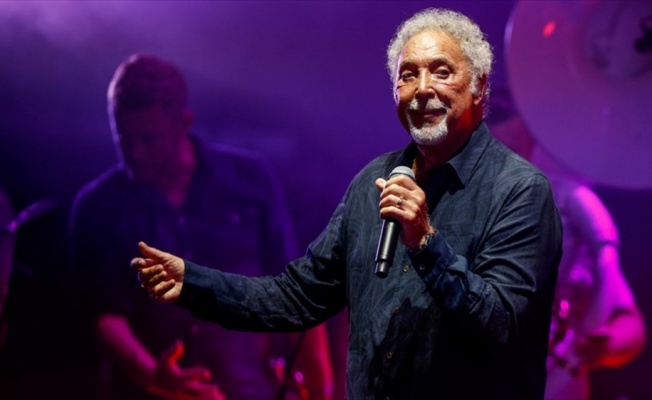 Tom Jones Antalya'da hayranlarıyla buluştu