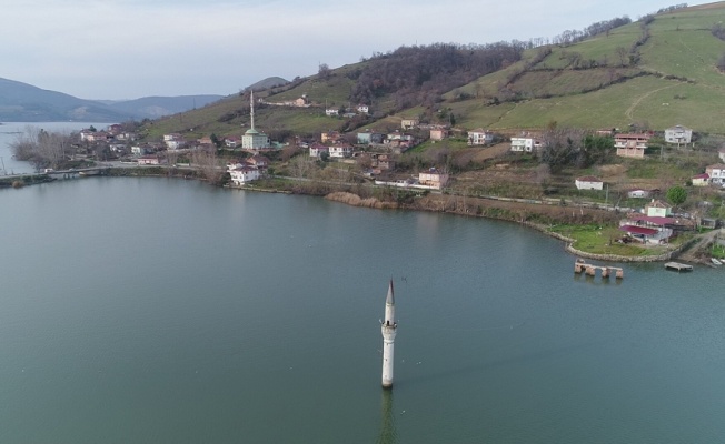 Sular altındaki 200 haneden bir tek ’minare’ kaldı