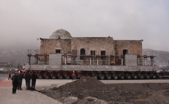 630 yıllık cami yeni yerine taşındı