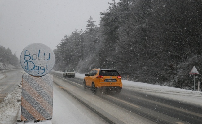 Bolu Dağında kar yağışı etkili oluyor